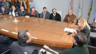 Entregaron aportes para mejorar caminos rurales en Juntas del departamento Uruguay