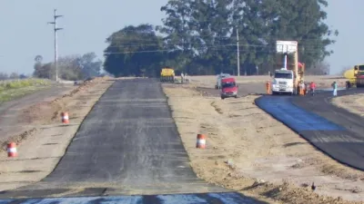 La Ruta Nacional 18 es considerada estratégica porque cruza Entre Ríos de Oeste a Este y vincula a Paraná con Concordia. 