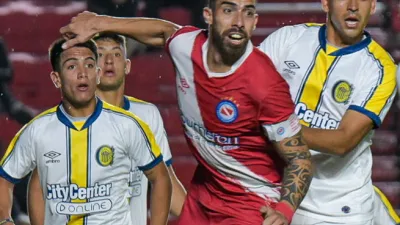 Argentinos Juniors festejó ante Rosario Central y está al acecho de los punteros
