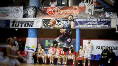 El ex Echagüe Ayan Núñez de Carvalho volvió a Deportivo Viedma