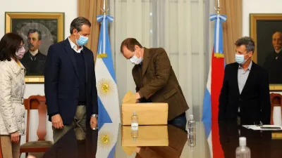 Con fondos provinciales construirán desagües y ampliarán la red de gas natural en Paraná