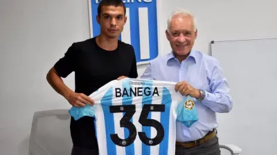 Fútbol: el entrerriano Tiago Banega firmó su primer contrato con Racing
