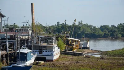 El río mostró vestigios del antiguo Puerto Nuevo, un punto de transporte de mercaderías y pasajeros inaugurado en 1907.