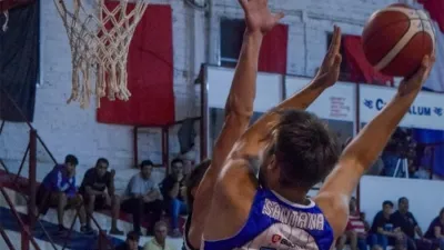 Imagen de archivo del partido entre Peñarol de Tala y Sionista de Paraná el pasado 5 de marzo.