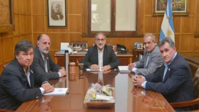 Luis Basterra con Mesa de Enlace