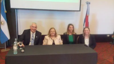 Benítez junto a Stella Maris Martínez, Laura Stratta y Marisa Paira