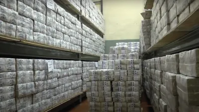 Billetes deteriorados en el Banco Central.