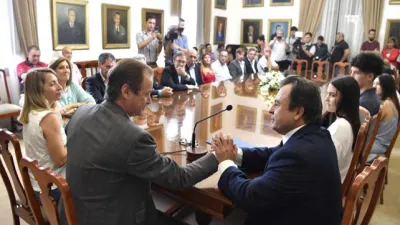 Bisogni saluda a Bordet al asumir como titular del IAPV