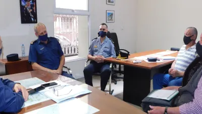 Marcelo Bisogni con jefe de policía