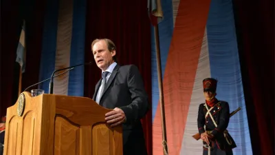 Fotografía de archivo del gobernador Gustavo Bordet, cuando el año pasado dejó inaugurado el 140° período de sesiones ordinarias de la Legislatura entrerriana.