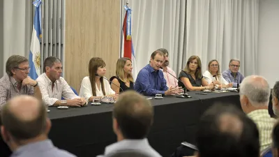 El gobernador reunió a su gabinete y a legisladores oficialistas y opositores para informar las acciones que lleva adelante la provincia para reducir la propagación del nuevo coronavirus.