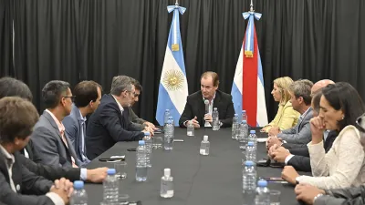 Bordet expresó durante la firma de convenios de obras de pavimentación: “Si a los municipios les va bien, a la provincia también”,