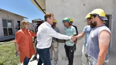 En La Paz, el gobernador resaltó los planes de viviendas y valoró el acompañamiento del Gobierno Nacional en la materia.