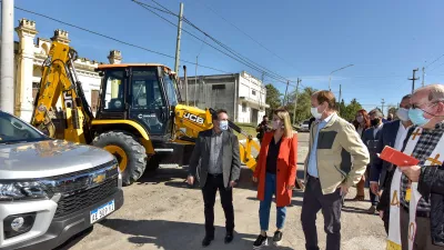 Bordet firmó el acta para iniciar la obra de acceso a Aldea Brasilera