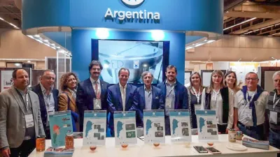 Bordet junto a productores en la feria de Canadá