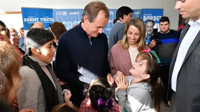 Bordet y Stratta recorrieron cinco localidades de Federal en el marco de la campaña electoral.