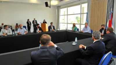 Bordet firmó el contrato para iniciar el acueducto metropolitano de Paraná