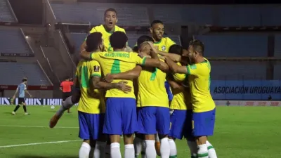 Brasil venció a domicilio a Uruguay y se aseguró el liderazgo de las Eliminatorias 
