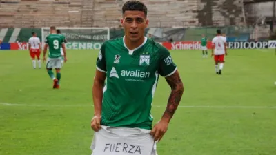 Detuvieron al futbolista Brian Fernández por apedrear un colectivo en Santa Fe