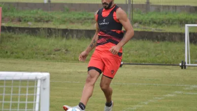 El diamantino Brian Nievas será la novedad de Patronato para visitar a Huracán