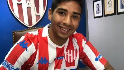 El paranaense Brian Duarte firmó su primer contrato con Unión de Santa Fe