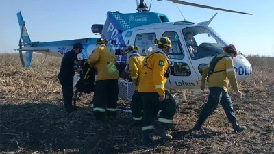 Con aviones hidrantes, helicópteros y brigadas terrestres se combaten los incendios en la zona del delta entrerriano.