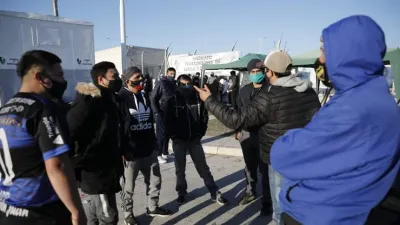 Camioneros bloquea tres centros de distribución de Mercado Libre