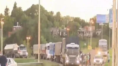Transportistas autoconvocados volvieron a manifestarse en los accesos a Paraná
