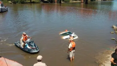 Una camioneta cayó al río Gualeguaychú al tratar de bajar una lancha