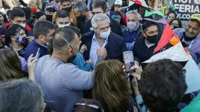 Alberto Fernández le pidió al gabinete que acelere la gestión. Los jefes comunales irán “casa por casa” a buscar a los más de cuatro millones de personas que no fueron a votar.