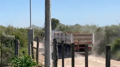 La comunidad educativa de una escuela de Costa Grande (Diamante) denunció el funcionamiento irregular de una cantera de brosa.