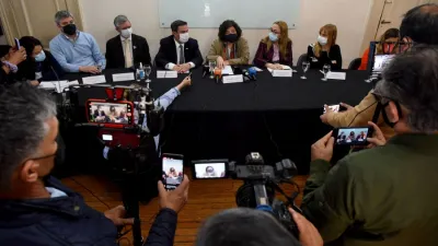 Se trata de “una bacteria que se transmite por vía inhalatoria a través del agua o aire acondicionado”, explicó Vizzotti.