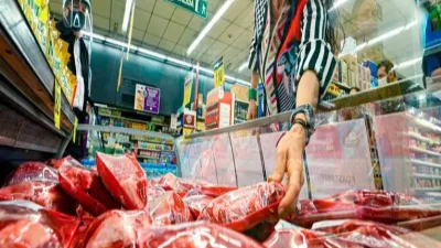 Congelarán los precios de la carne en supermercados sólo por el fin de semana