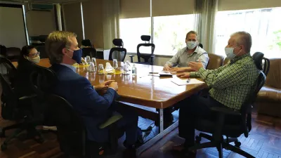 El intendente Piaggio se reunió con el titular de la delegación argentina de la CARU, en la sede del organismo en Paysandú.