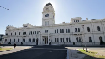 “Pese a un año desafiante para las finanzas públicas”, el gobierno entrerriano aseveró que logró superávit al cierre del 2024.