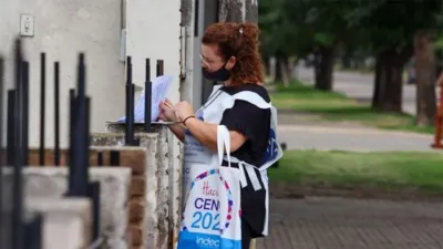 Las personas censistas llevarán una pechera con la imagen del Censo 2022 además de una credencial con sus datos personales.