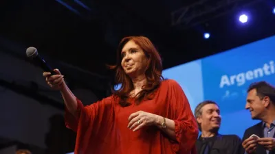Cristina le pidió a Macri que “tome todas las medidas para aligerar la situación" del país