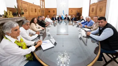 La tregua entre el Gobierno y la CGT implicó reuniones secretas donde la negociación no siempre estuvo centrada para favorecer a los trabajadores. Los dirigentes políticos y sindicalistas siempre ganan.
