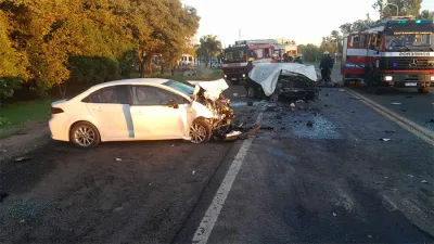 Un luctuoso siniestro vial se produjo esta mañana en jurisdicción de Crespo con un saldo de tres fallecidos y una persona herida.