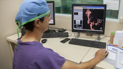 Practicaron una cirugía inédita en la provincia a un paciente que había sufrido un ACV