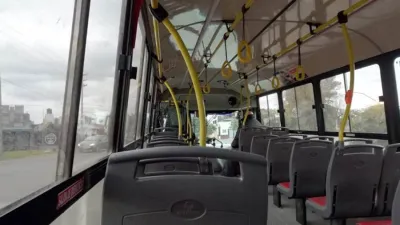 El paro de colectivos ingresó hoy a su jornada número trece.