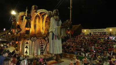La comparsa Papelitos (Club Juventud Unidad) es la última campeona y como es tradición abrirá la noche inaugural del Carnaval del País.