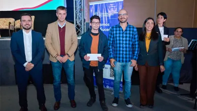 El Municipio de Concordia entregó aportes a jóvenes para acceder a la capacitación digital y de ese modo generar más oportunidades laborales.