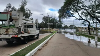 La Rotonda Sur de la Costanera de Concordia está cortada por la crecida del río.