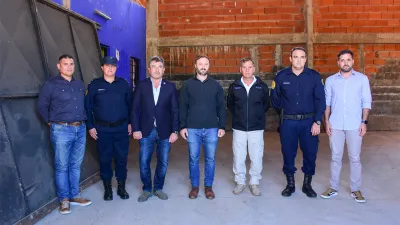 Las autoridades visitaron la propiedad donde antes funcionaba un bunker narco y ahora será transformado en un taller policial y destacamento.