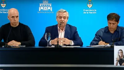 Acompañado por el gobernador bonaerense, Axel Kicillof, y el jefe de Gobierno porteño, Horacio Rodríguez Larreta, el Presidente Alberto Fernández anunció la suspensión de las clases y el cierre de fronteras para extranjeros, entre otras medidas.