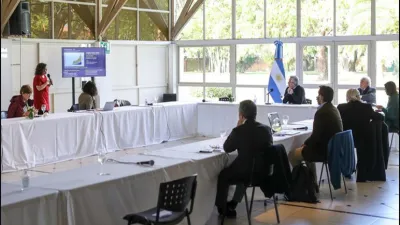 Fernández con infectólogos