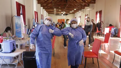 Más de 35 millones de personas fueron vacunadas con al menos una dosis.