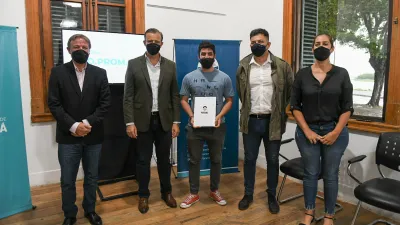 El municipio de Paraná entregó créditos a emprendedores