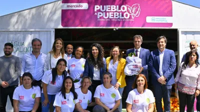 La visita al Mercado Multiplicar fue una de las actividades que desarrolló el intendente Enrique Cresto y la titular del Consejo Nacional de Coordinación de Políticas Sociales, Marisol Merquel.